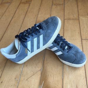 Navy Gazelle adidas size 7